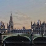 美联储主席谨慎言论暗示或放缓加息,英欧接近达成退欧协议——和丰全球市场周报