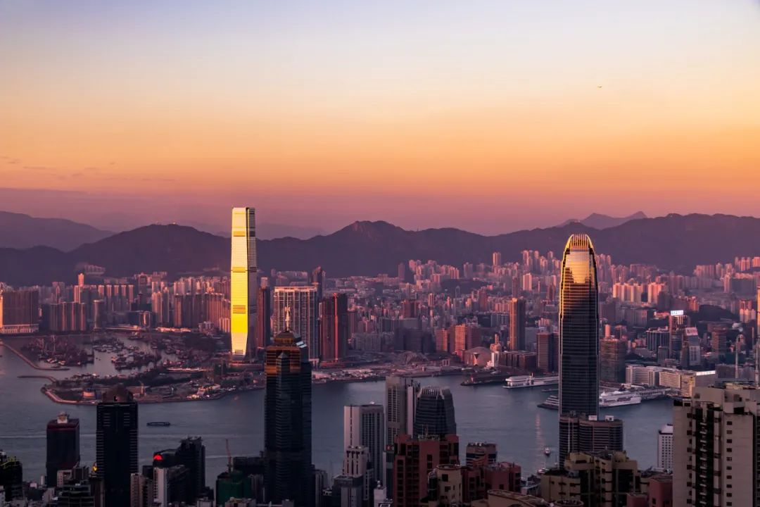 和丰家族办公室投资总监鲍靝锋先生接受香港电台专访 和丰家族办公室投资总监鲍靝锋先生接受香港电台专访